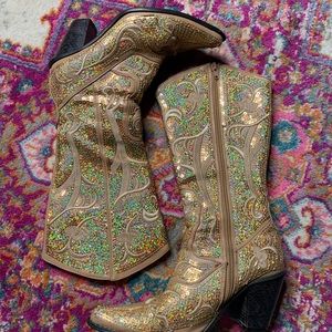 Helens Heart Boots size 6